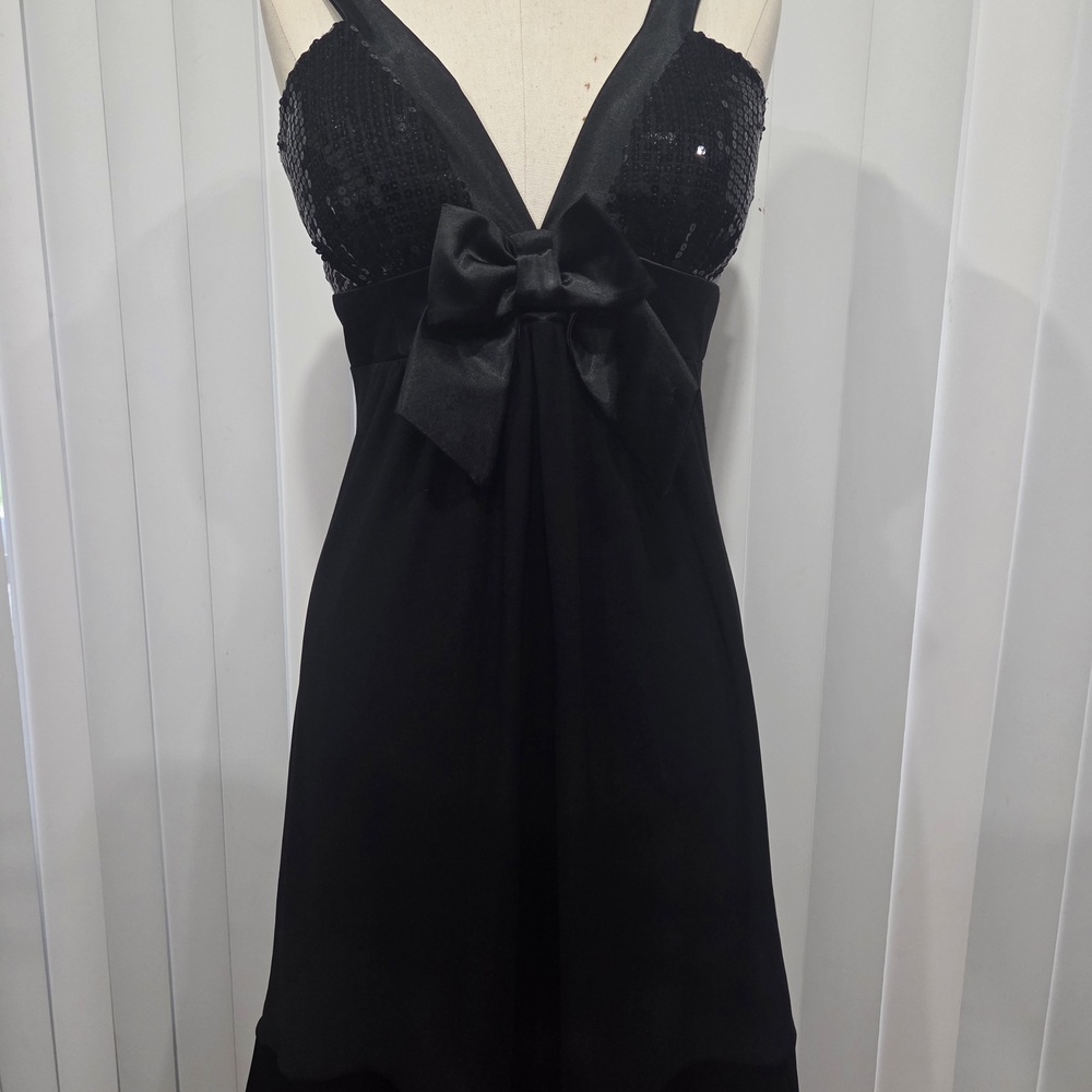 Elegant Black Sequin Dress with Bow